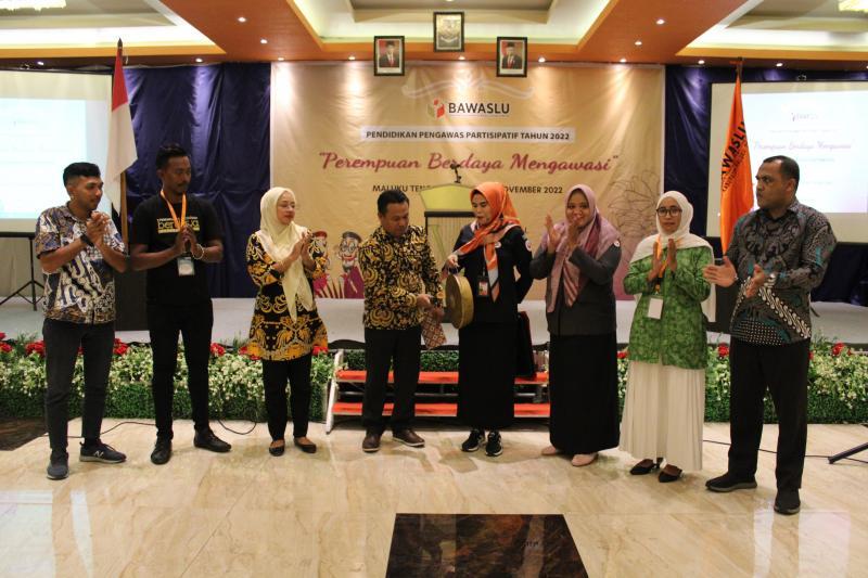 Tingkatkan Partisipasi Masyarakat, Bawaslu RI hadirkan tema " Perempuan Berdaya Mengawasi " di Bumi Larvul Ngabal