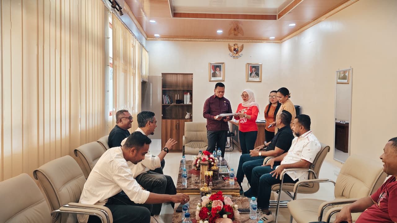Dokumentasi dalam Ruangan Ketua DPRD Maluku Tenggara saat Verifikasi data