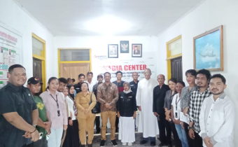 ANGGOTA BAWASLU KAB MALUKU TENGGARA MEGHADIRI PROSES PELANTIKAN PAW PKD KEC KEI BESAR.